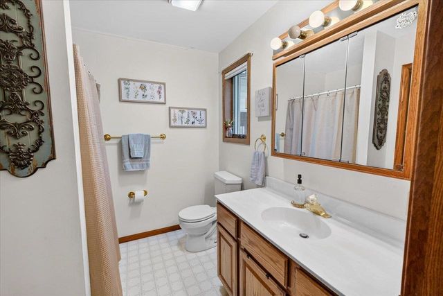 W7852 Donlin Drive, Pardeeville, WI 53954