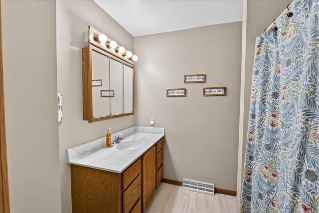 W7852 Donlin Drive, Pardeeville, WI 53954