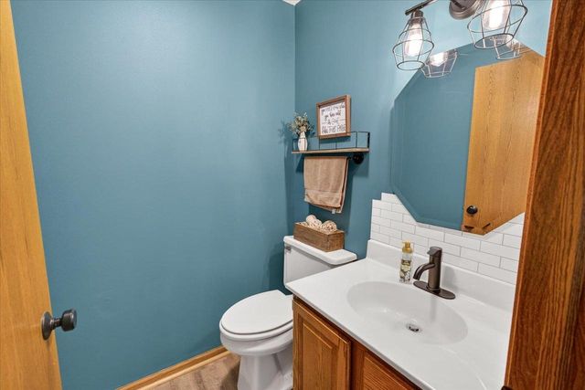 W7852 Donlin Drive, Pardeeville, WI 53954