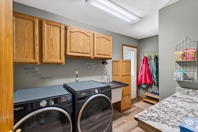 W7852 Donlin Drive, Pardeeville, WI 53954
