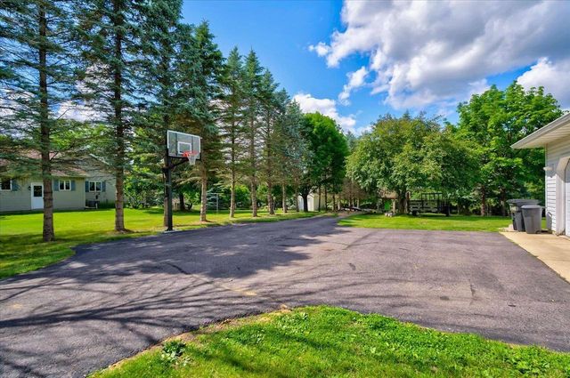 W7852 Donlin Drive, Pardeeville, WI 53954