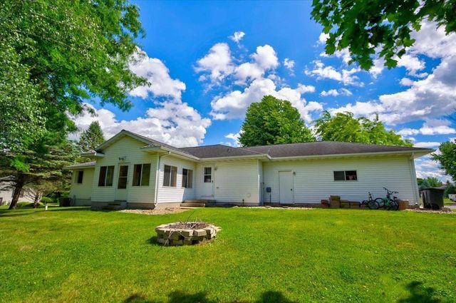 W7852 Donlin Drive, Pardeeville, WI 53954