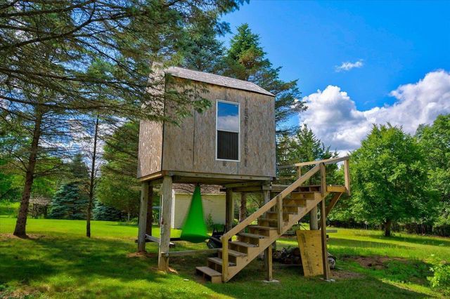 W7852 Donlin Drive, Pardeeville, WI 53954