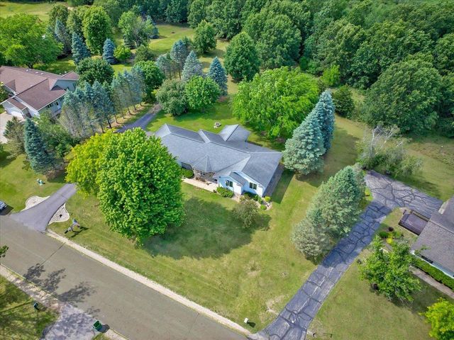 W7852 Donlin Drive, Pardeeville, WI 53954