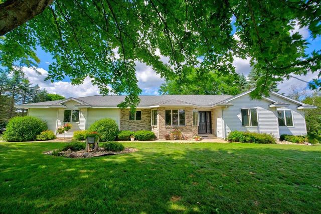 W7852 Donlin Drive, Pardeeville, WI 53954
