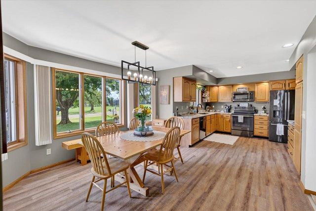 W7852 Donlin Drive, Pardeeville, WI 53954
