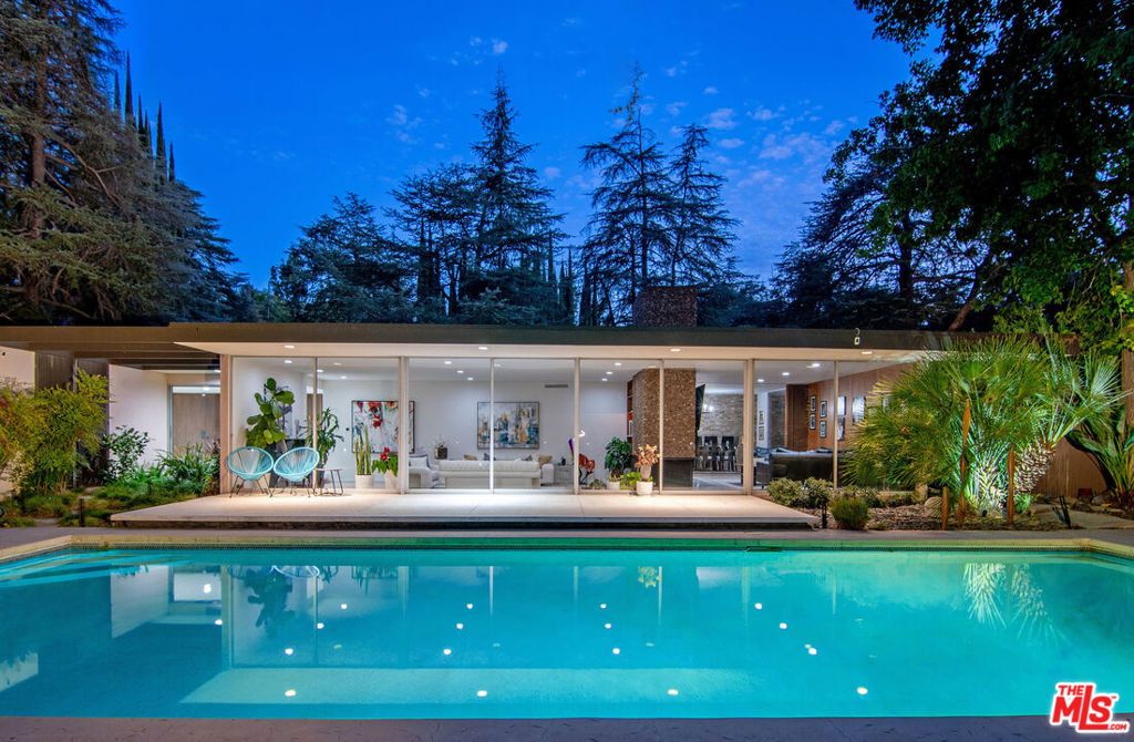 5000 Queen Victoria Road, Woodland Hills, CA 91364 — exterior