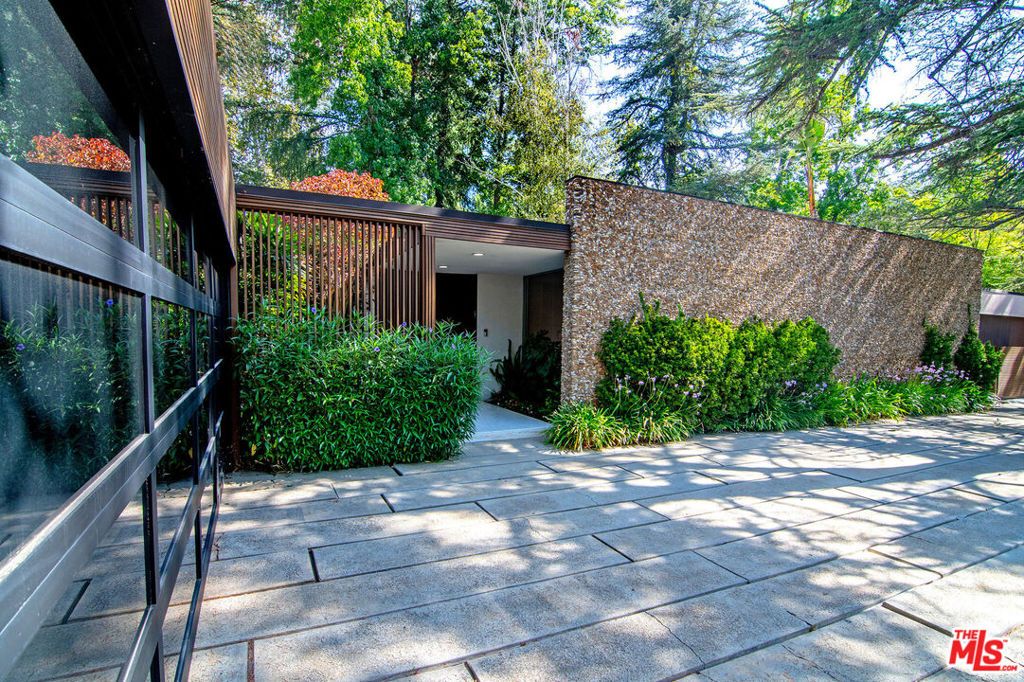 5000 Queen Victoria Road, Woodland Hills, CA 91364 — photo 3