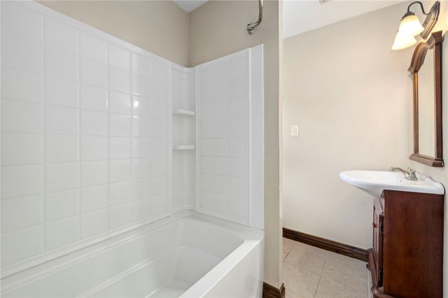 2312 W Holly Street, Fayetteville, AR 72703