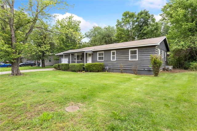 2312 W Holly Street, Fayetteville, AR 72703