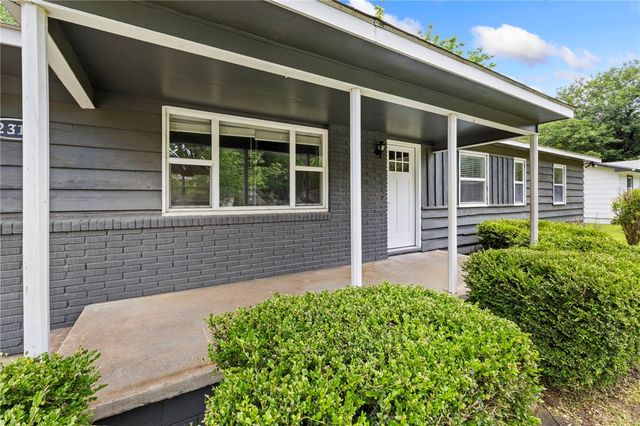 2312 W Holly Street, Fayetteville, AR 72703