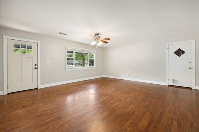 2312 W Holly Street, Fayetteville, AR 72703