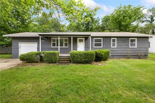 2312 W Holly Street, Fayetteville, AR 72703
