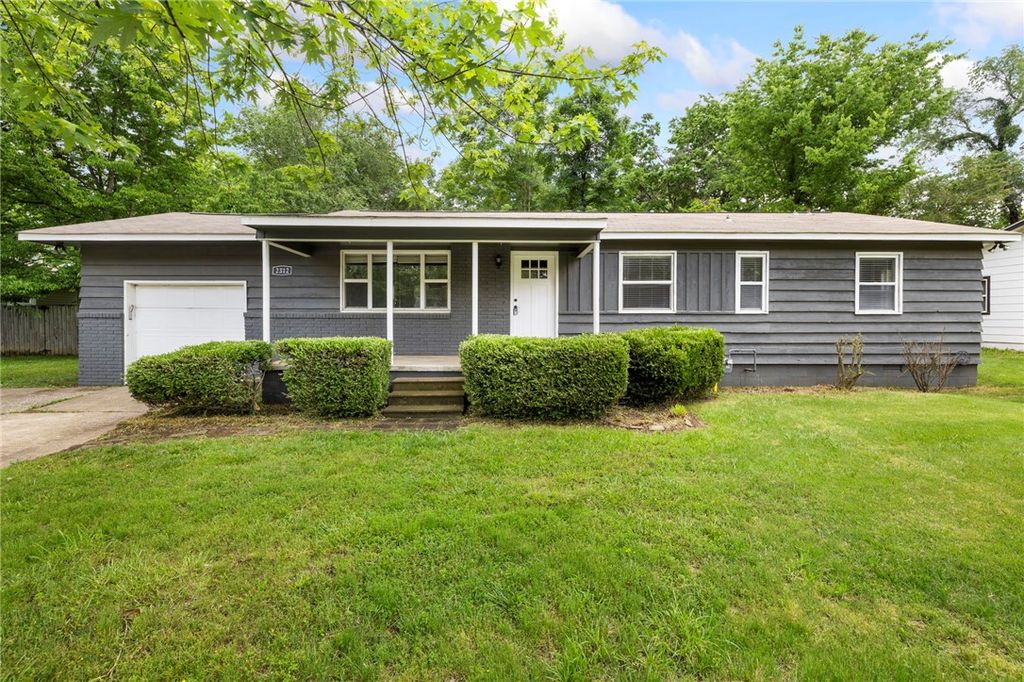 2312 W Holly Street, Fayetteville, AR 72703