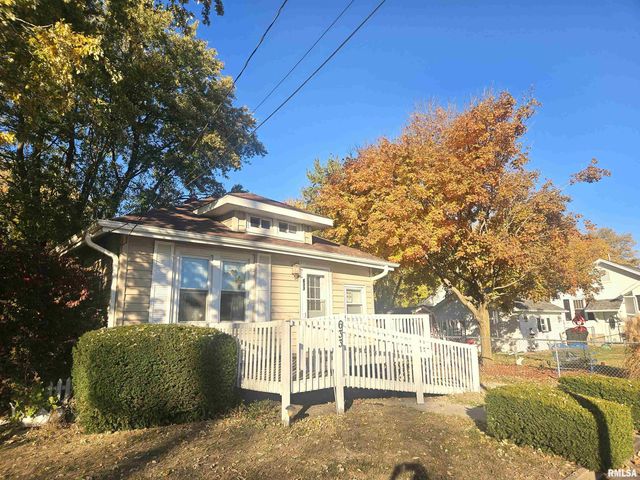 633 E 5TH Street, Galesburg, IL 61401