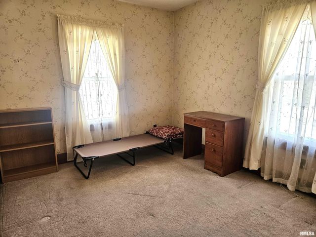 633 E 5TH Street, Galesburg, IL 61401