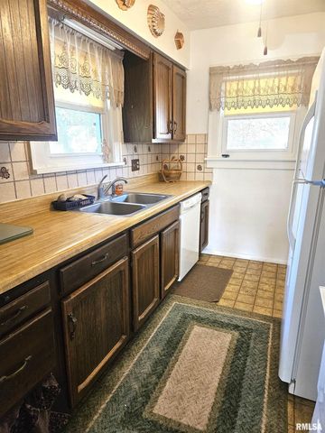 633 E 5TH Street, Galesburg, IL 61401