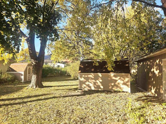 633 E 5TH Street, Galesburg, IL 61401