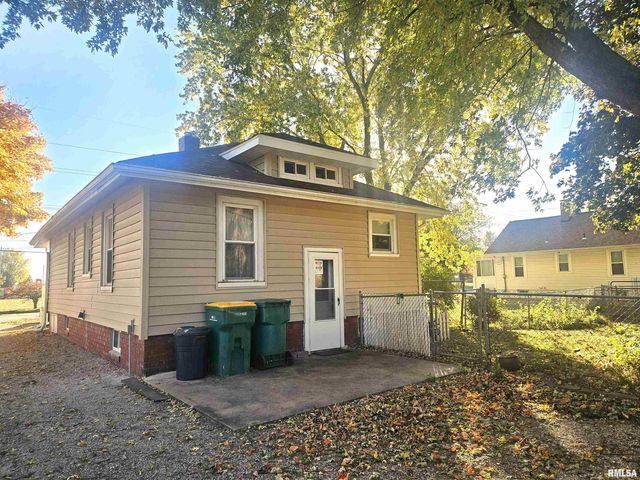 633 E 5TH Street, Galesburg, IL 61401