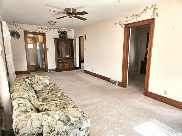 633 E 5TH Street, Galesburg, IL 61401