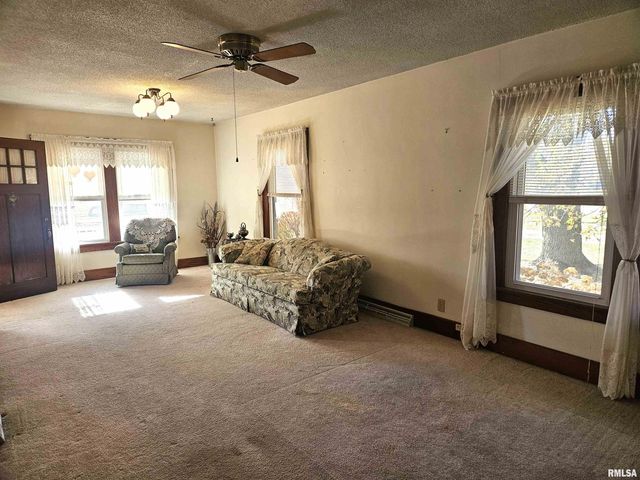 633 E 5TH Street, Galesburg, IL 61401