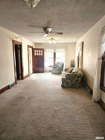 633 E 5TH Street, Galesburg, IL 61401