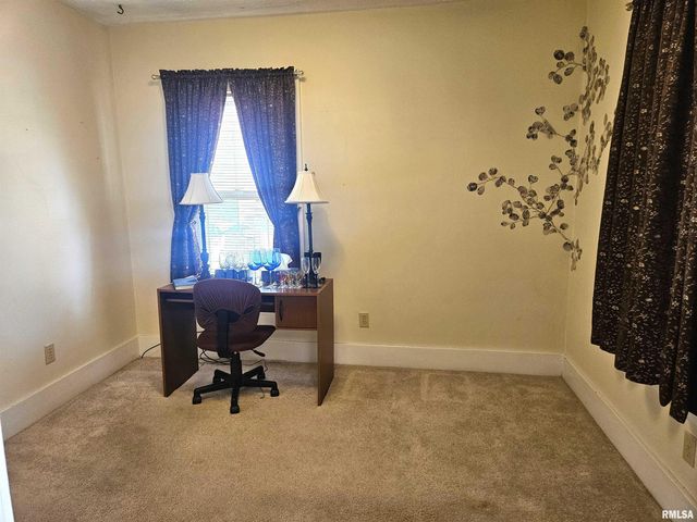 633 E 5TH Street, Galesburg, IL 61401