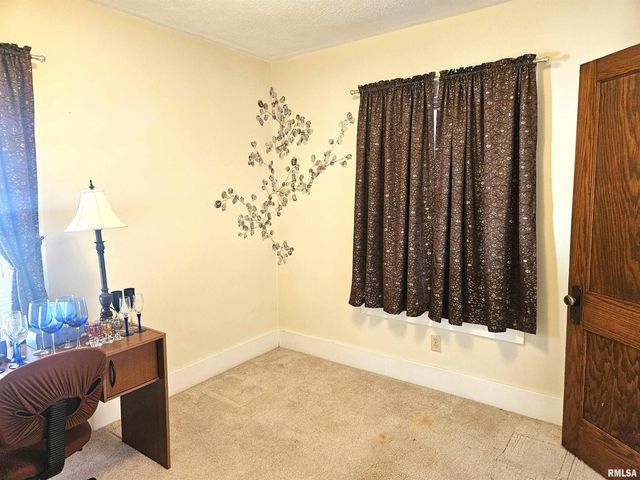 633 E 5TH Street, Galesburg, IL 61401