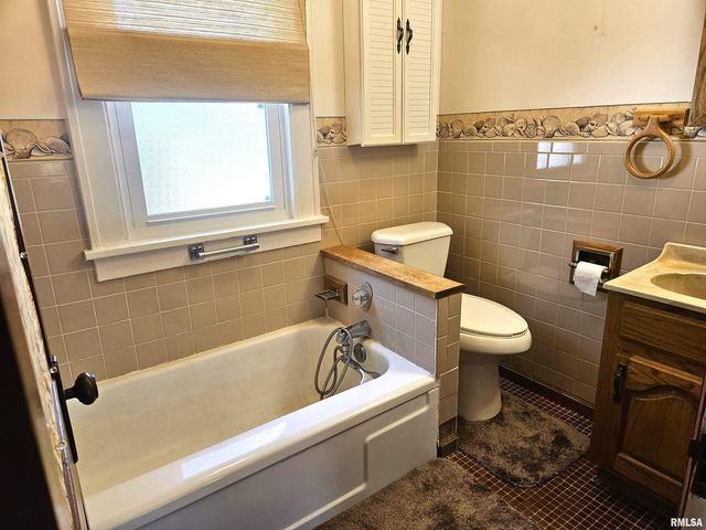 633 E 5TH Street, Galesburg, IL 61401