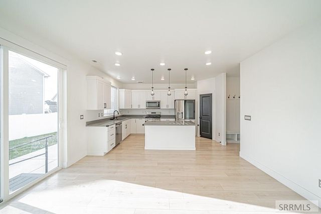 2954 Sydney, Idaho Falls, ID 83401