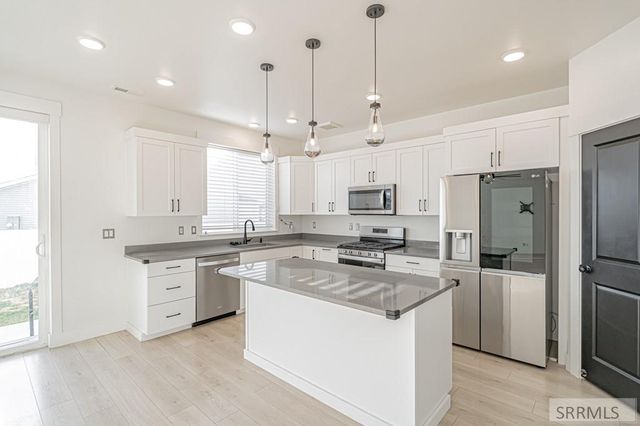 2954 Sydney, Idaho Falls, ID 83401