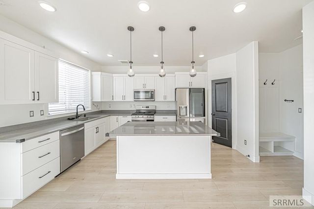 2954 Sydney, Idaho Falls, ID 83401