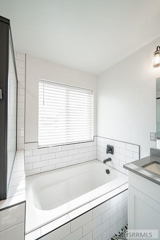 2954 Sydney, Idaho Falls, ID 83401