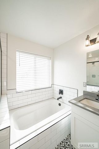 2954 Sydney, Idaho Falls, ID 83401