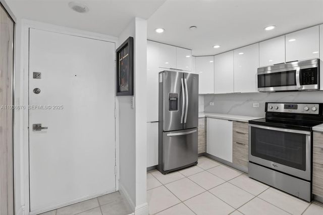 20505 E Country Club Dr 833, Aventura, FL 33180