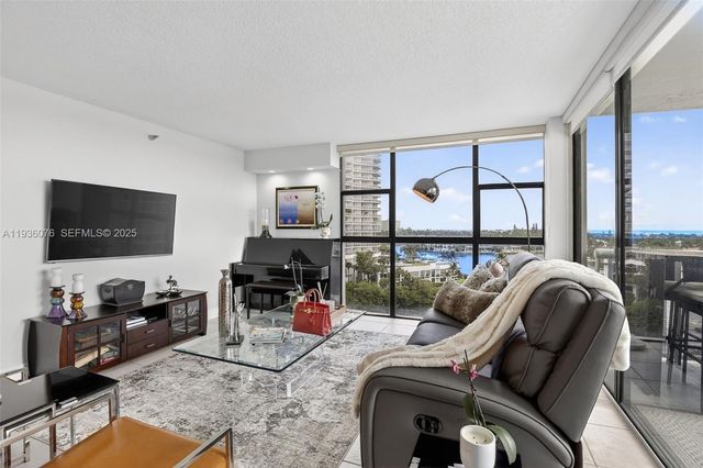 20505 E Country Club Dr 833, Aventura, FL 33180