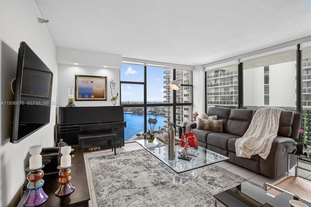 20505 E Country Club Dr 833, Aventura, FL 33180