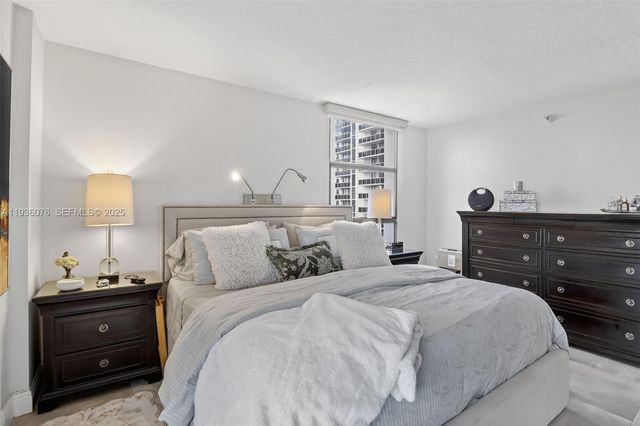 20505 E Country Club Dr 833, Aventura, FL 33180