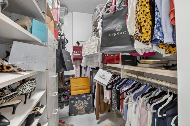 20505 E Country Club Dr 833, Aventura, FL 33180