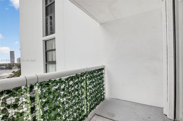 20505 E Country Club Dr 833, Aventura, FL 33180