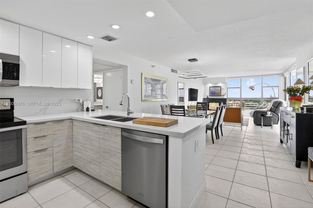 20505 E Country Club Dr 833, Aventura, FL 33180