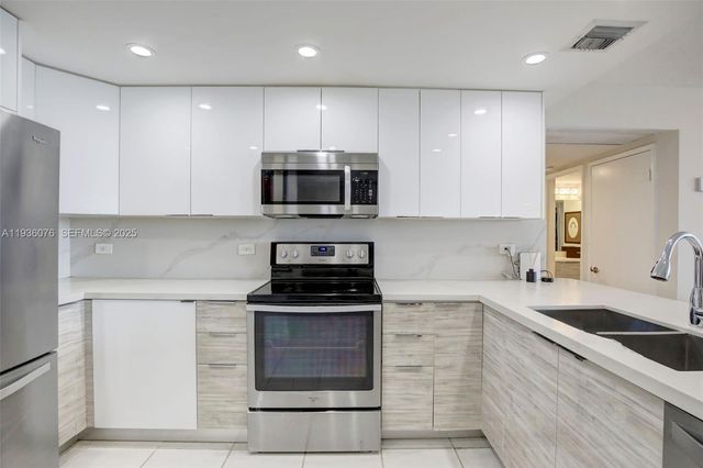 20505 E Country Club Dr 833, Aventura, FL 33180