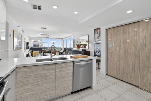 20505 E Country Club Dr 833, Aventura, FL 33180