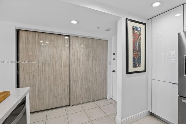 20505 E Country Club Dr 833, Aventura, FL 33180