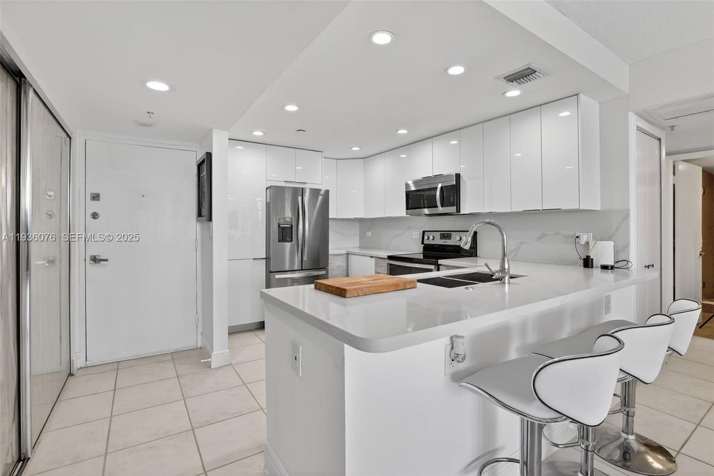 20505 E Country Club Dr 833, Aventura, FL 33180