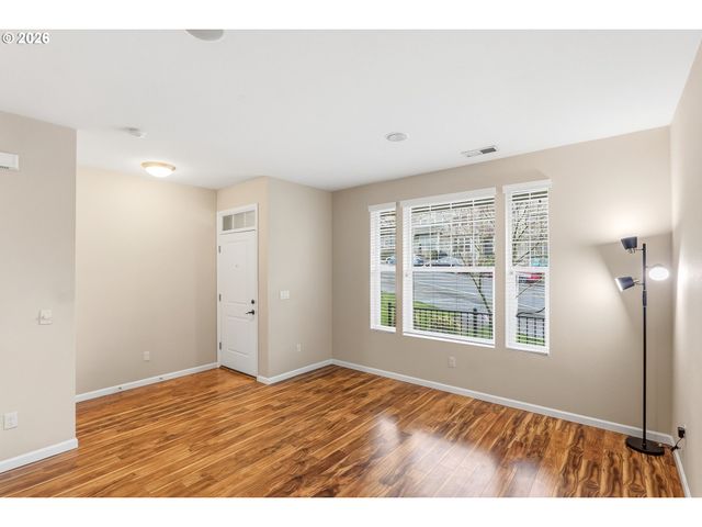 11880 Sw HORIZON Blvd, Beaverton, OR 97007