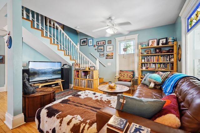 1618 6th Street NE, Minneapolis, MN 55413