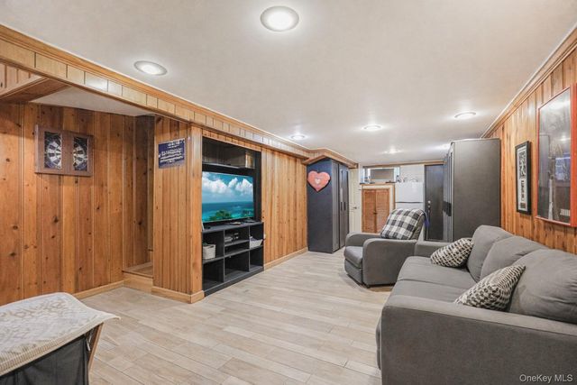 8886 16th Avenue, Brooklyn, NY 11214