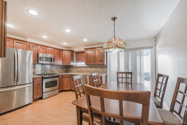 8886 16th Avenue, Brooklyn, NY 11214