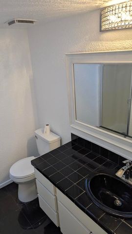 425 Bradshaw Lane 63, Palm Springs, CA 92262